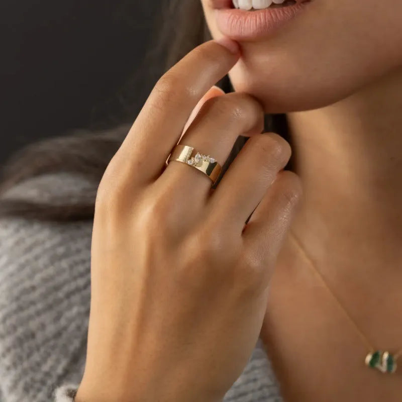 Gold electroplated copper ring with shining zircon stone for women, available in sizes 6 to 10
