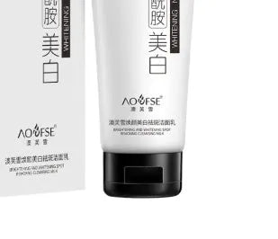 White whitening freckle removing facial cleanser bottle 100ml with pore cleansing text