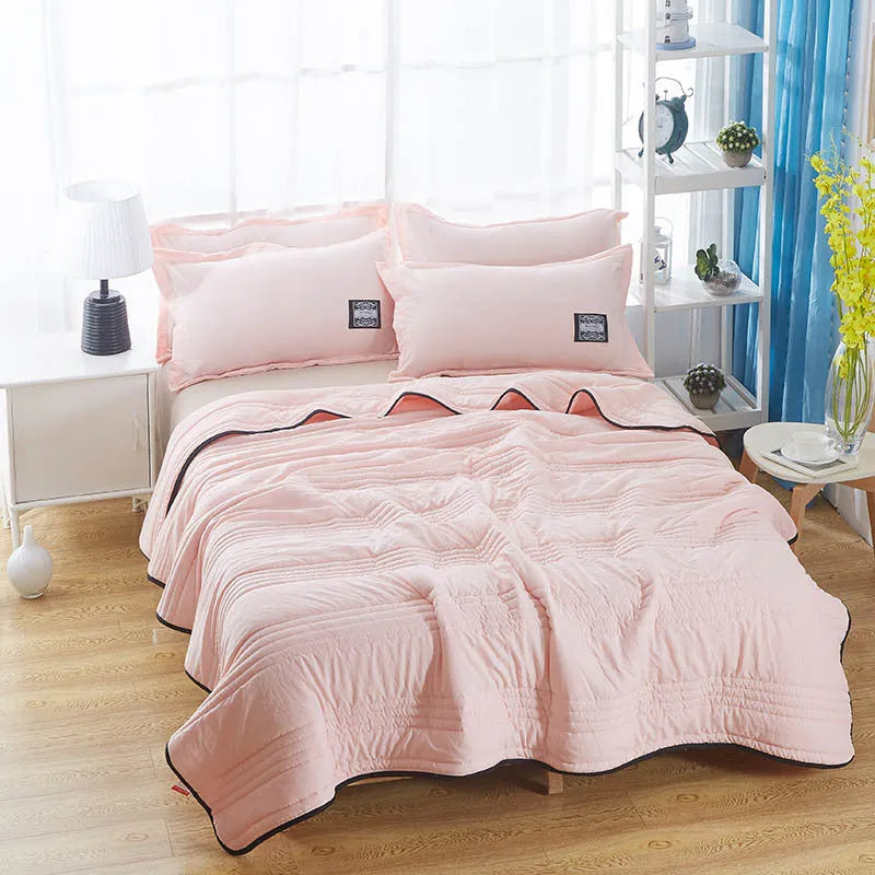 Pure colour seersucker cooling air-conditioning quilt laid flat on a bed