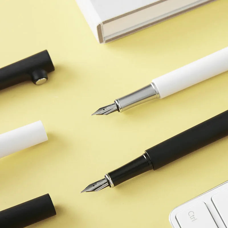 Red Dot Award fountain pen with 0.7mm stainless steel nib in black or white resin holder