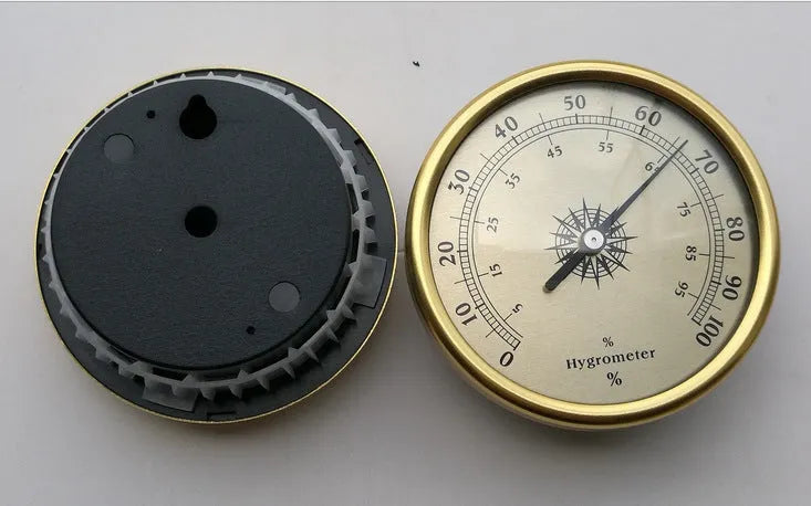Analogue dial thermometer and hygrometer with aluminium ring for indoor outdoor use