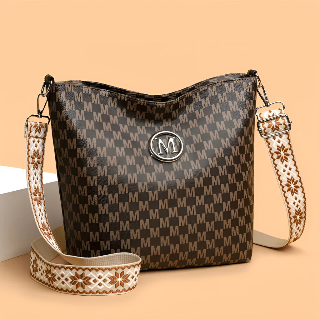 Retro dumpling shape PU leather shoulder bag in black with interior zipper compartment