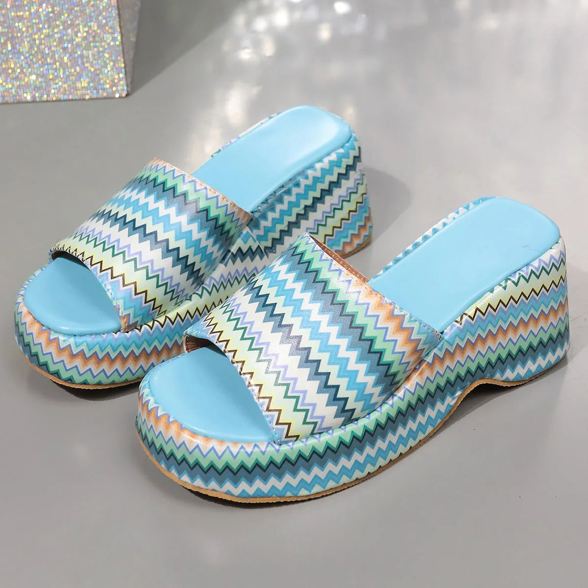 Women's wedges sandals with wave print pattern and thick rubber sole