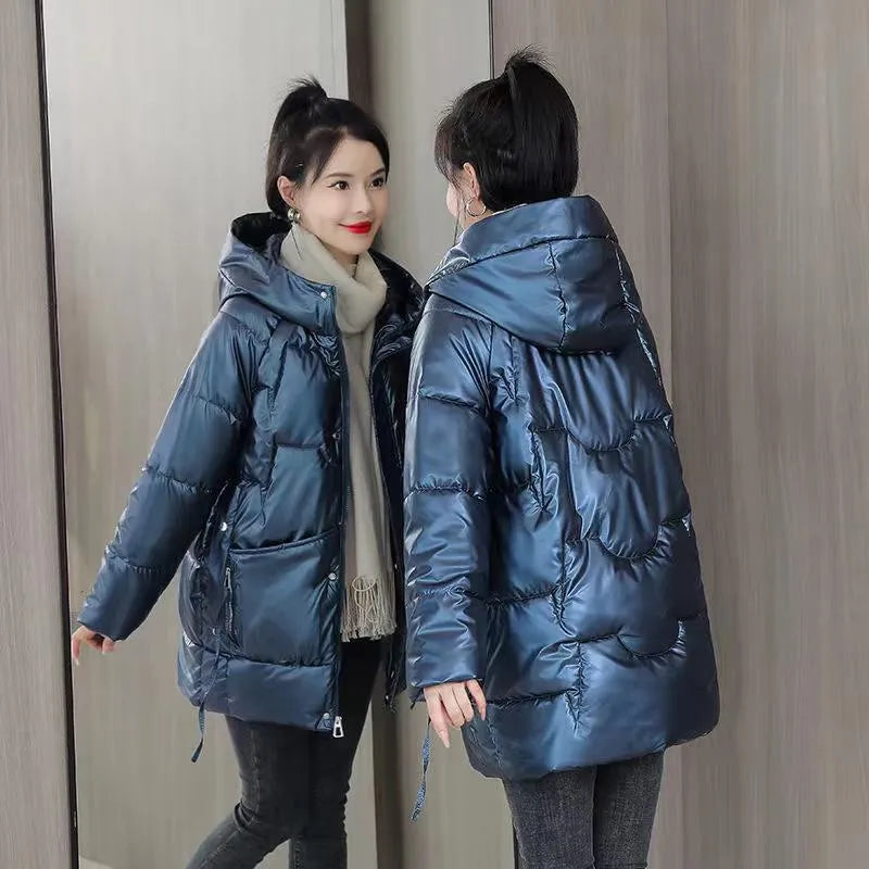 Women's loose thick winter hooded jacket in down cotton with regular long sleeves