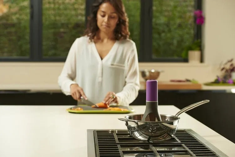 Uutensil Stirr automatic cooking mixer device for stirring sauces and soups in pot