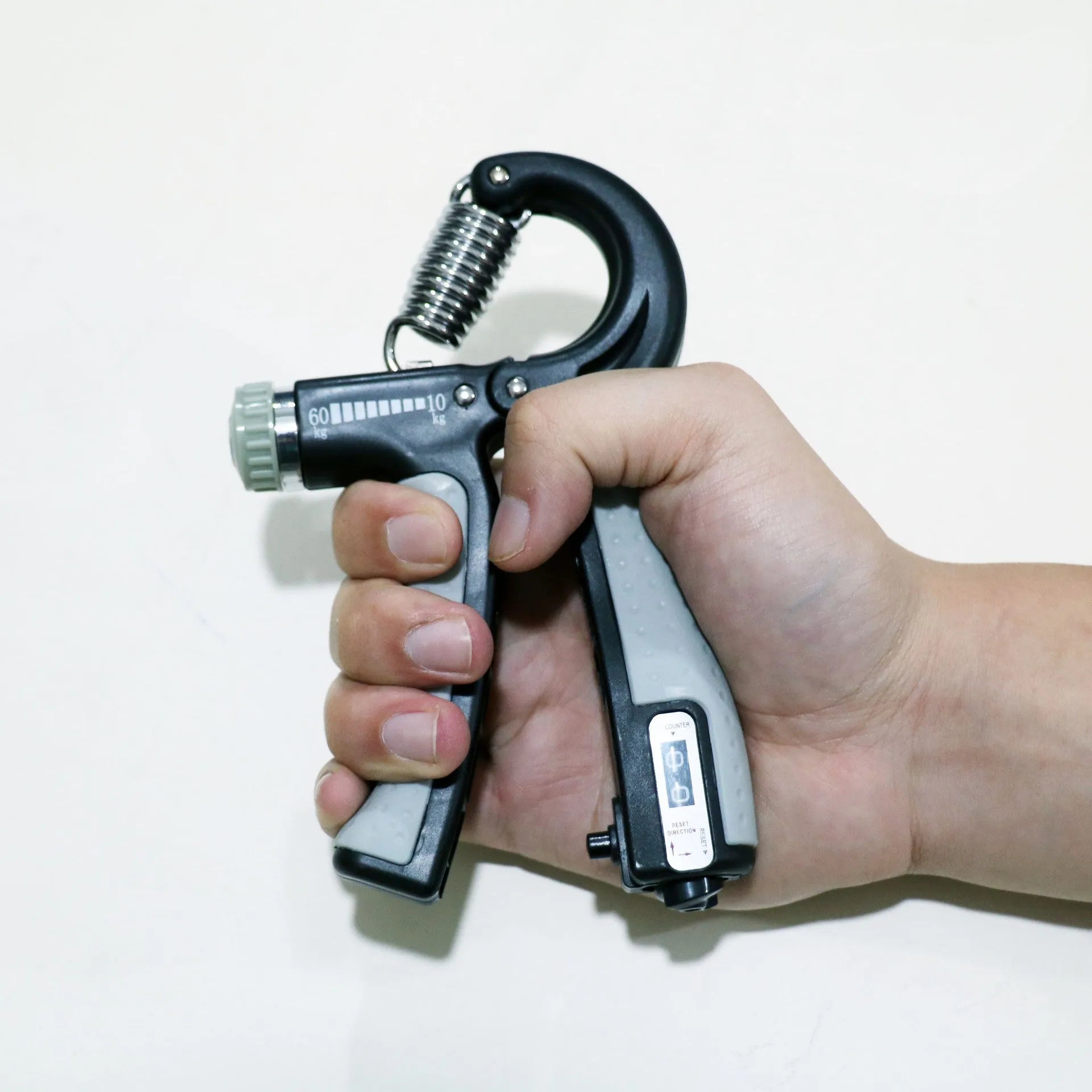 Black adjustable hand grip with mechanical counter, ABS and stainless steel, 16cm by 12cm