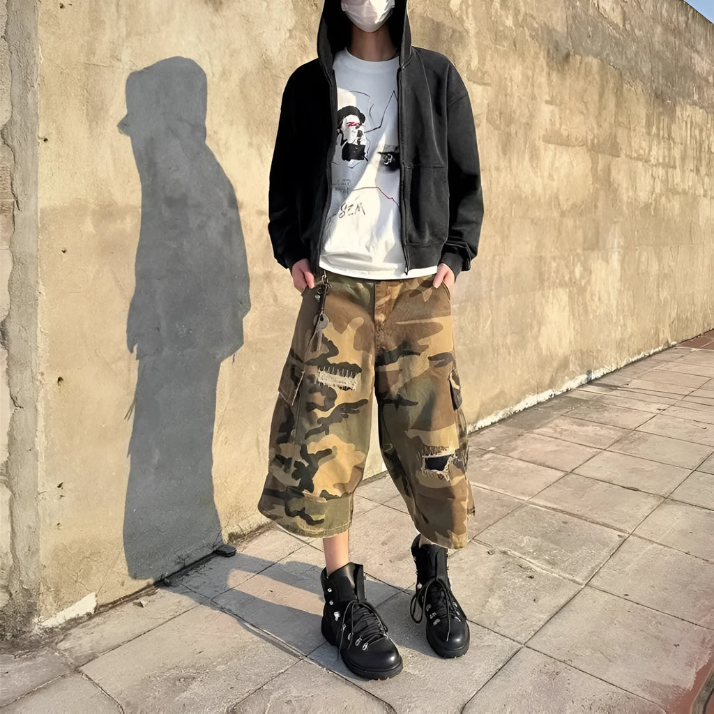 Men's retro patch ripped camouflage cropped casual jeans with straight-leg design