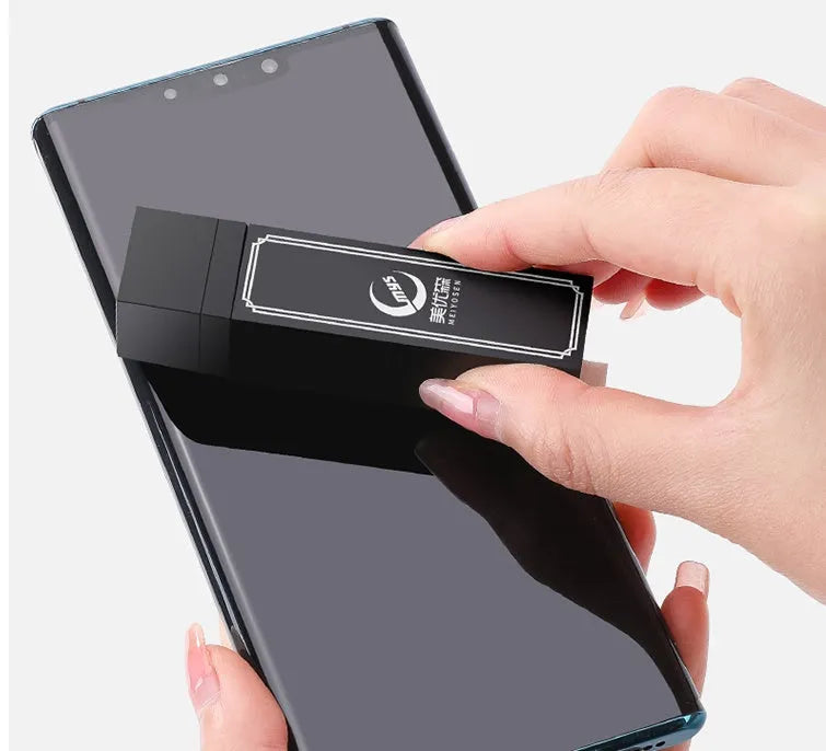 Black case containing 40 disposable screen cleaner wipes for mobile phones and tablets