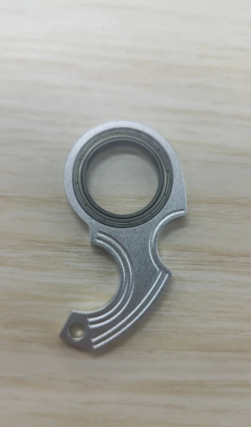 Metal texture rotating keychain in karambit style with key ring in black colour