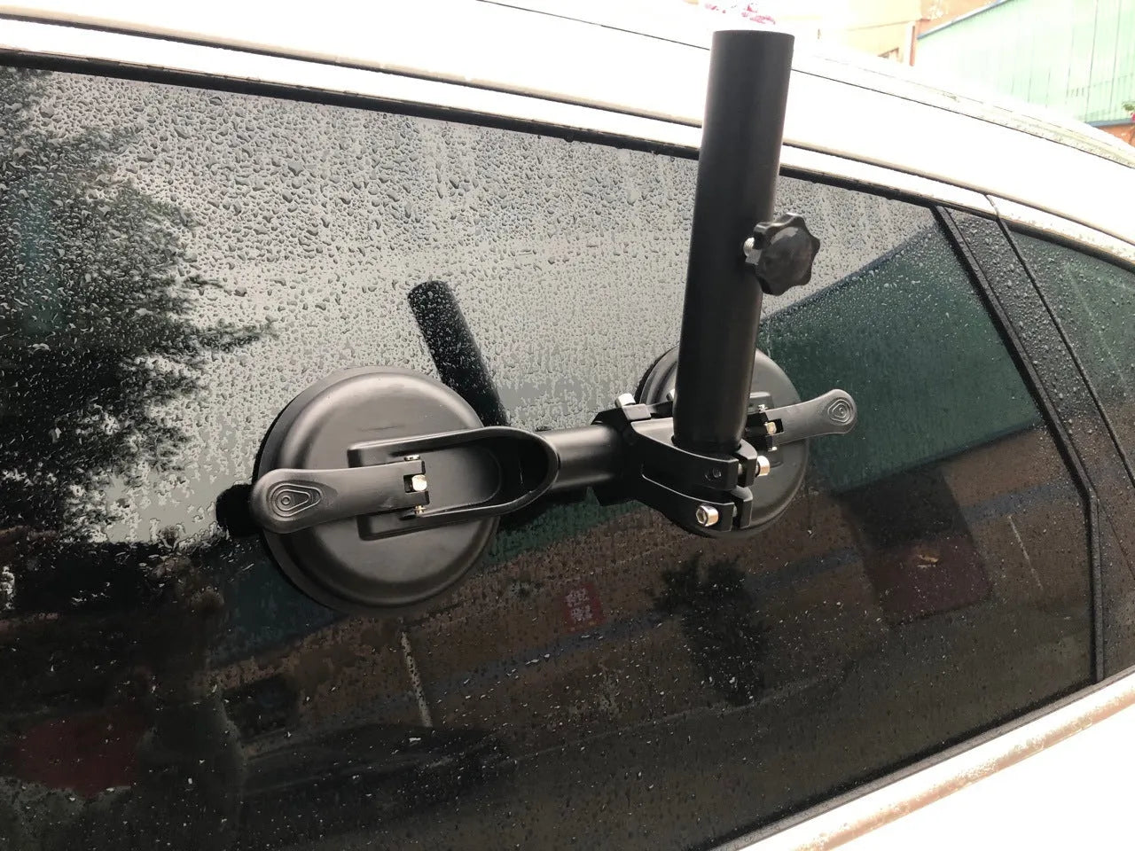 Black off-road car sucker base for windscreen flagpole mounting with round suction cup