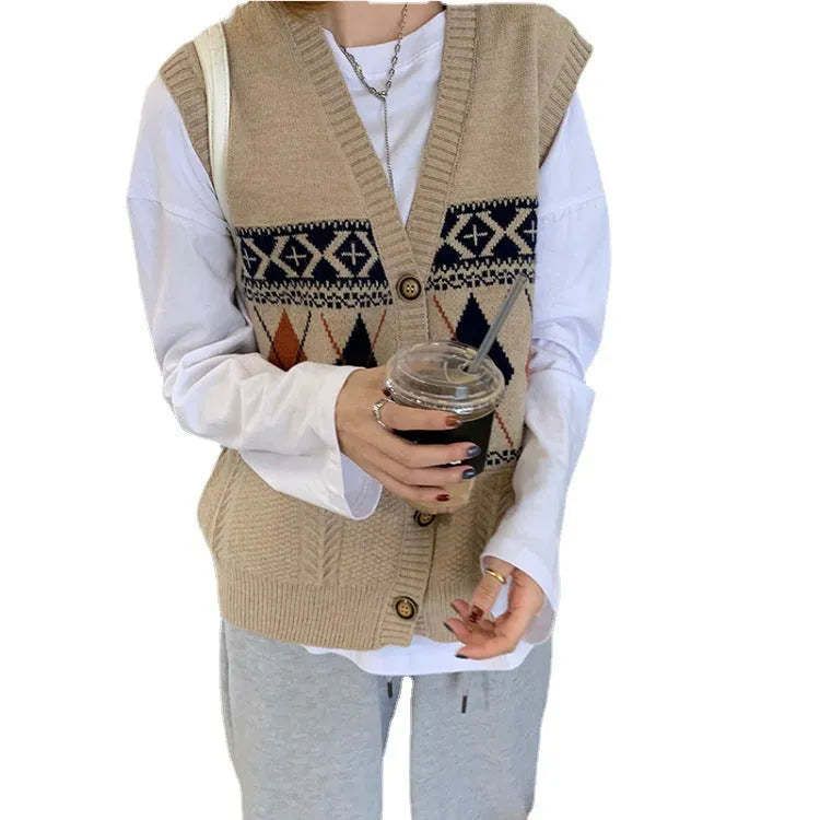 Women's sleeveless diamond plaid cardigan in loose fit available khaki red navy blue