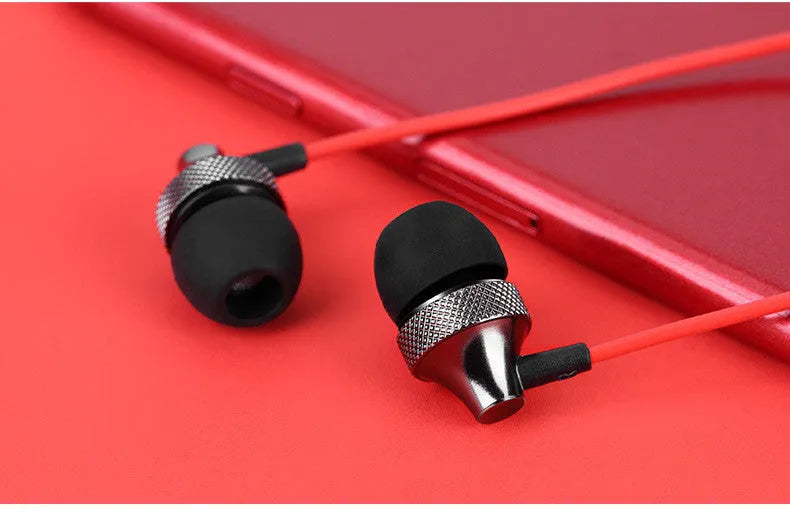 Auricular Metal Fever Heavy Bass Copper In-Ear Headphones in gold, silver, black, and red/black colours with braided cable.