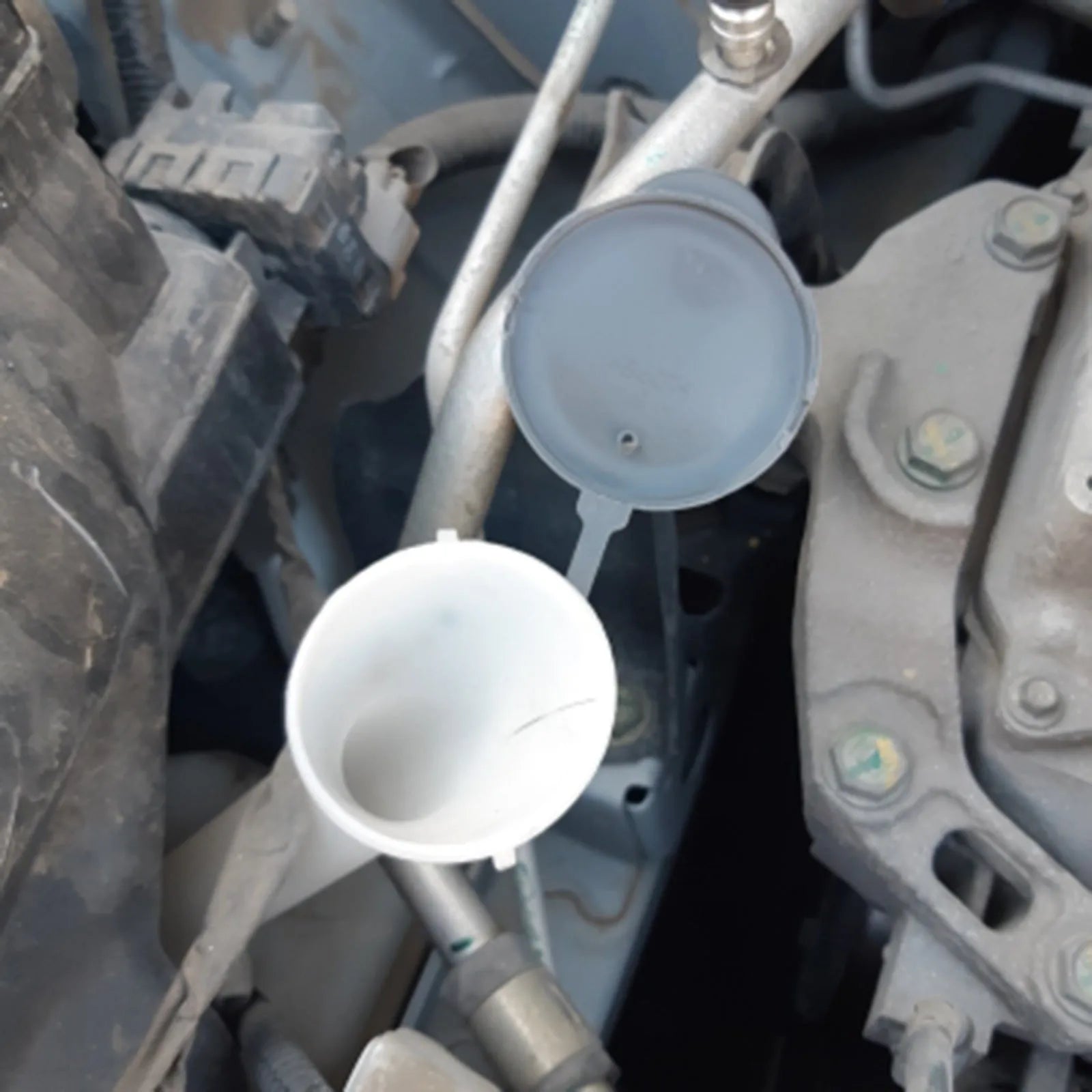 Grey tinted glass kettle cover for Nissan Teana Xuan Yi Da Qijun Blue Bird Loulan Terra Sunshine March vehicles