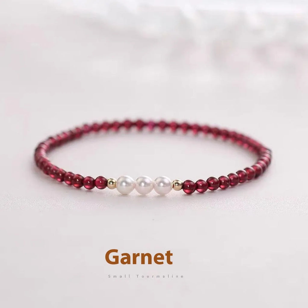 Adjustable women's bracelet with Chinese garnet beads and artificial pearls on silver-tone clasp