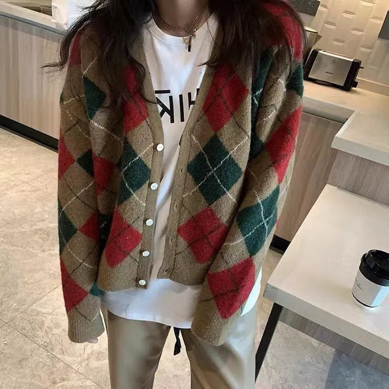 Women's acrylic knitted cardigan in light khaki colour with regular sleeves and casual fit