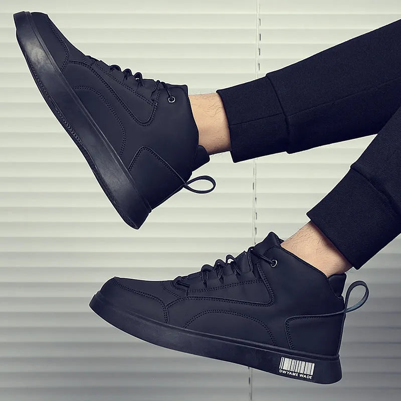 Men's white low-top casual board shoes with front lace-up and round toe design