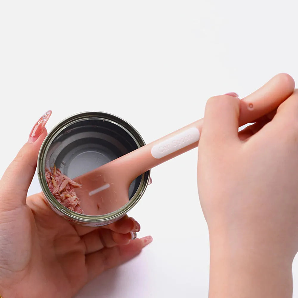 Long-handle pet food spoon in green colour with right-angle scraping edge for canned wet food