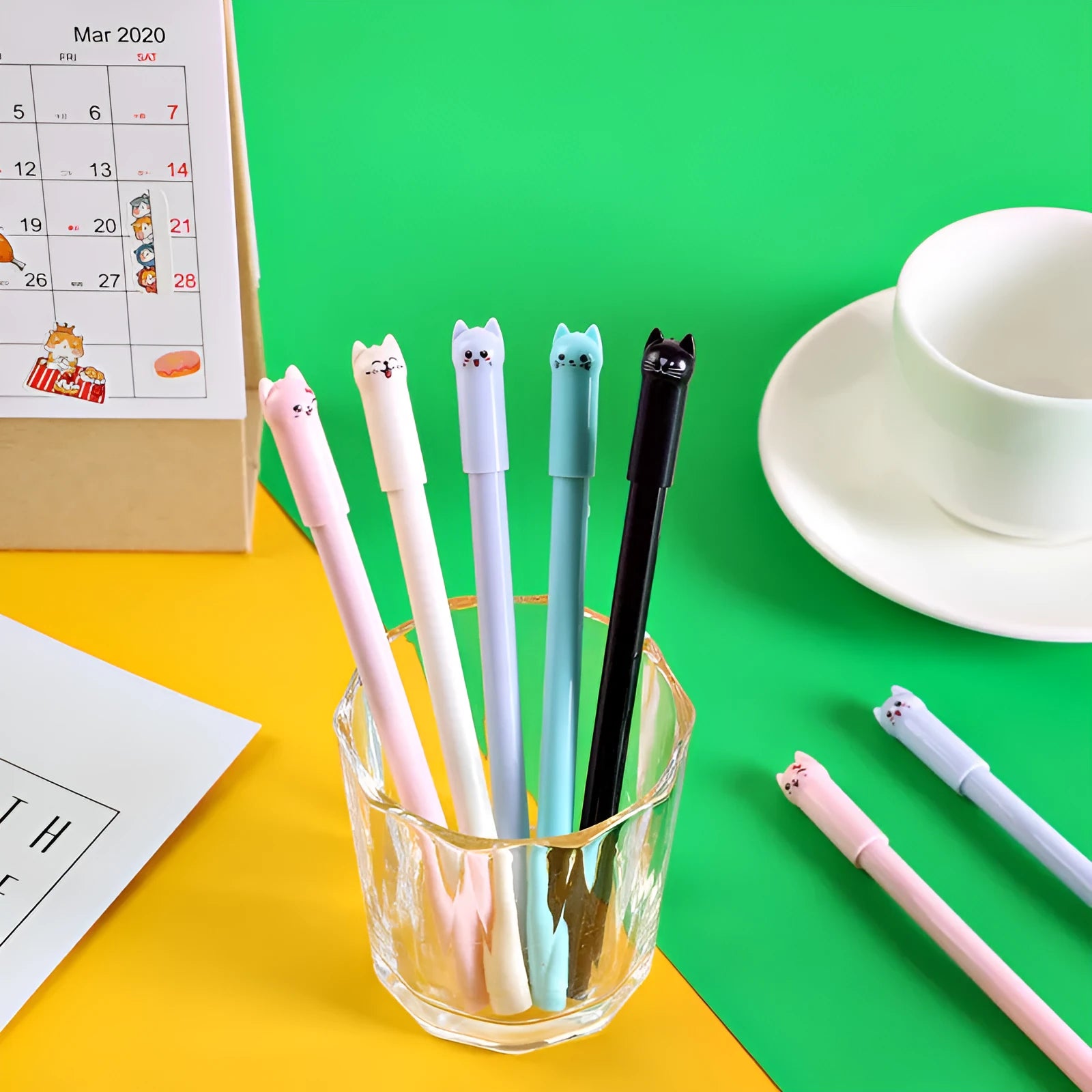 Gel pen with pendulum cat decoration showing 0.5mm tip and plastic body