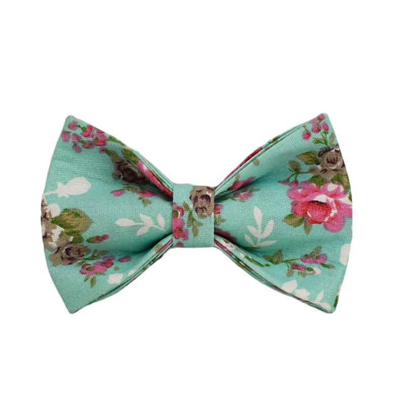 Rose patterned fabric dog collar set with green background and detachable bow accessory