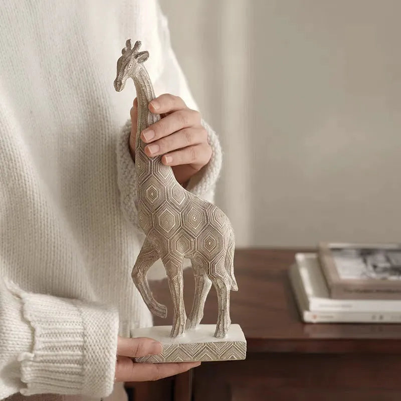 Wood colour European style giraffe statue ornament made of synthetic resin for shelf display.