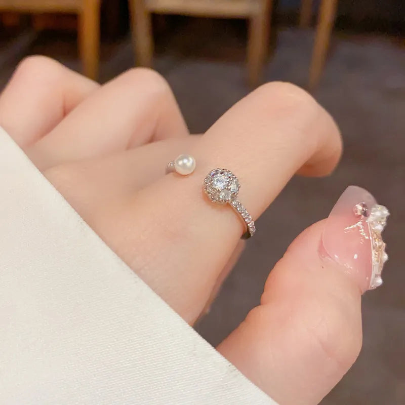 Open-end women's ring with round zircon stones and real gold plating in gold and silver colour options