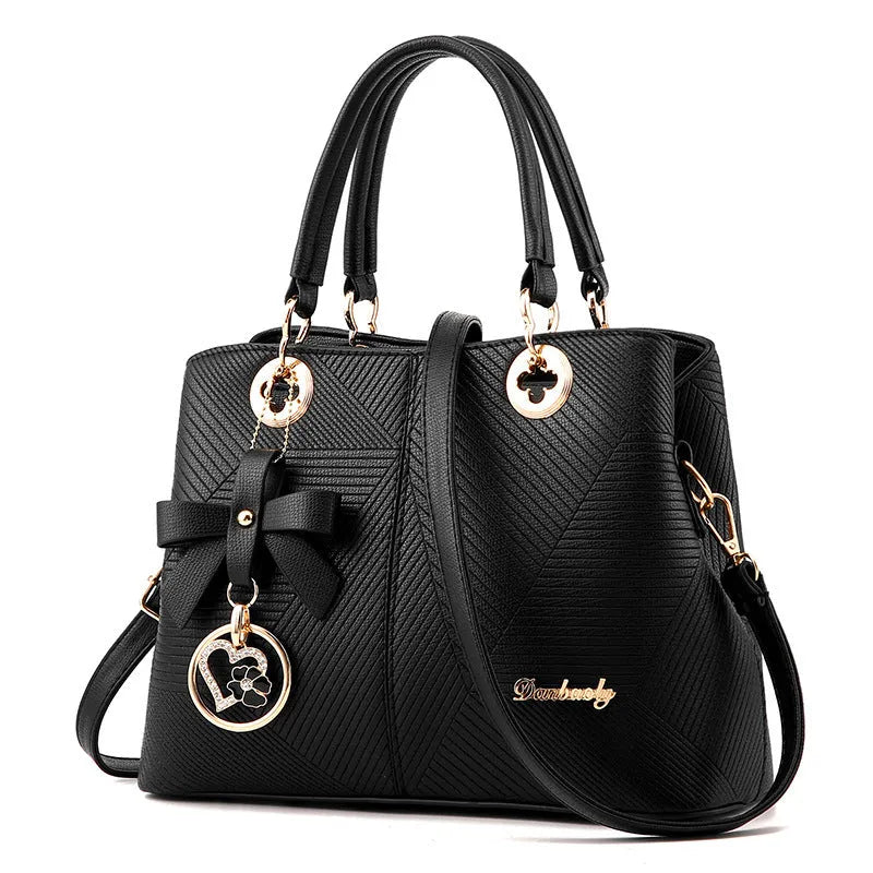 Retro fashion handbag in PU with zip opening and a one-shoulder strap.