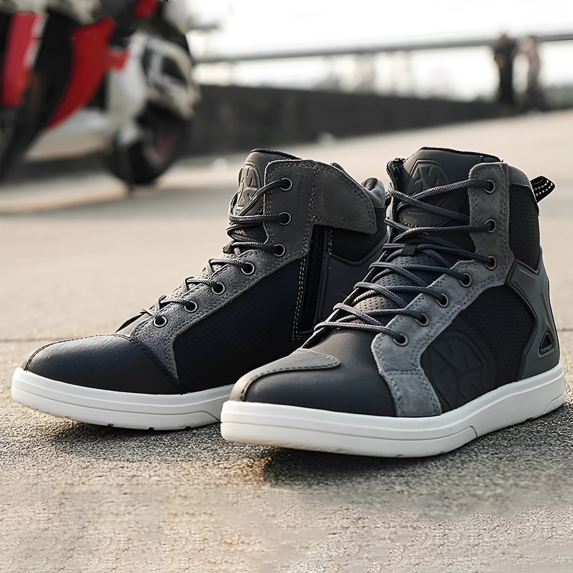 SCOYCO MT040 black motorcycle riding boots with 18cm shaft and non-slip rubber sole
