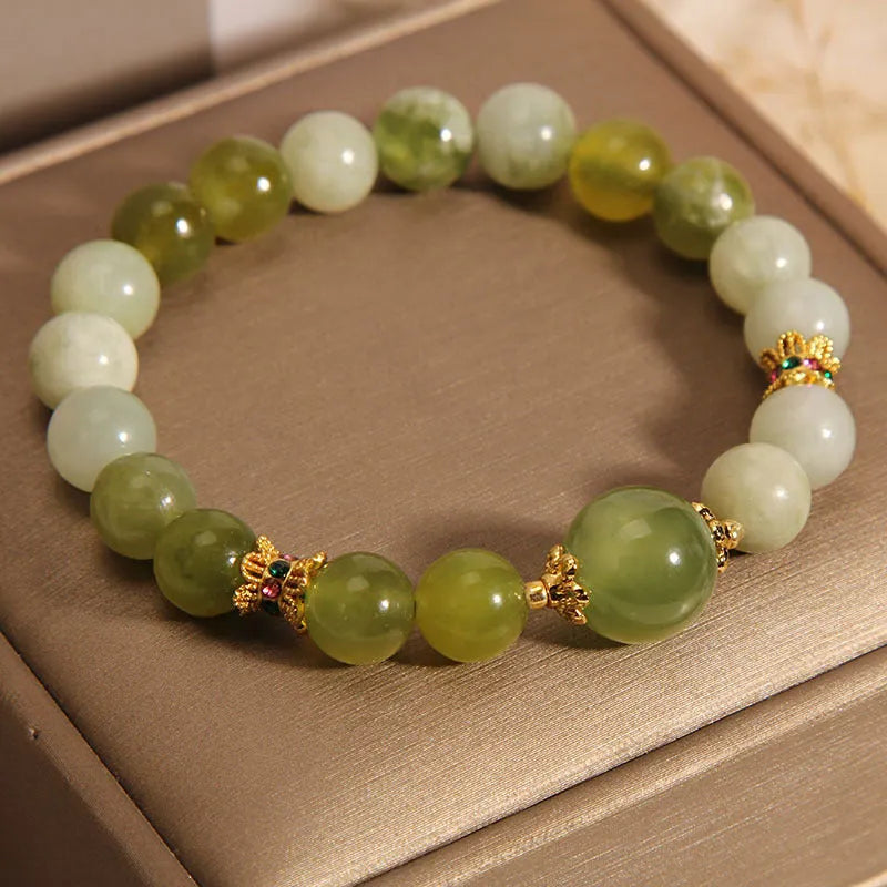 Women's bracelet in Xiuyan jade green with sweet Mori style original design