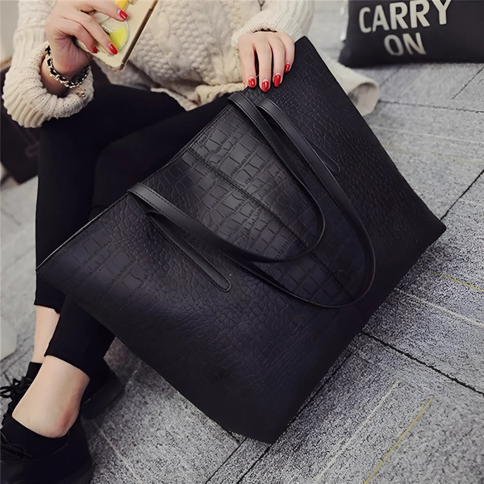 European style simple fashion shoulder bag handbag in black and grey for spring summer 2021