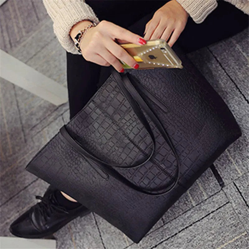 European style simple fashion shoulder bag handbag in black and grey for spring summer 2021