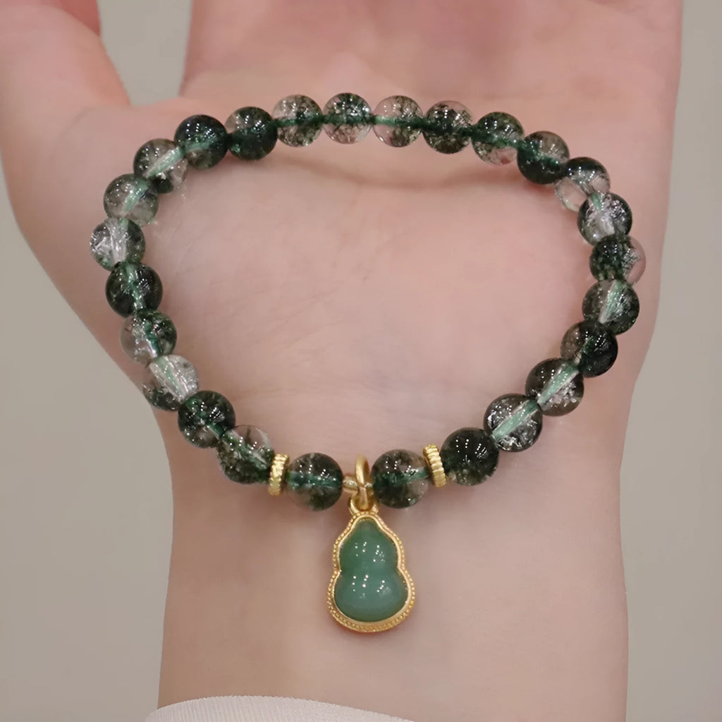 Green phantom quartz calabash pendant bracelet with heart-shaped crystal beads on adjustable string