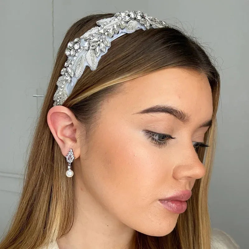 Geometric floral design earrings with micro inlaid zircon, available in white gold, rose gold, and platinum plating.