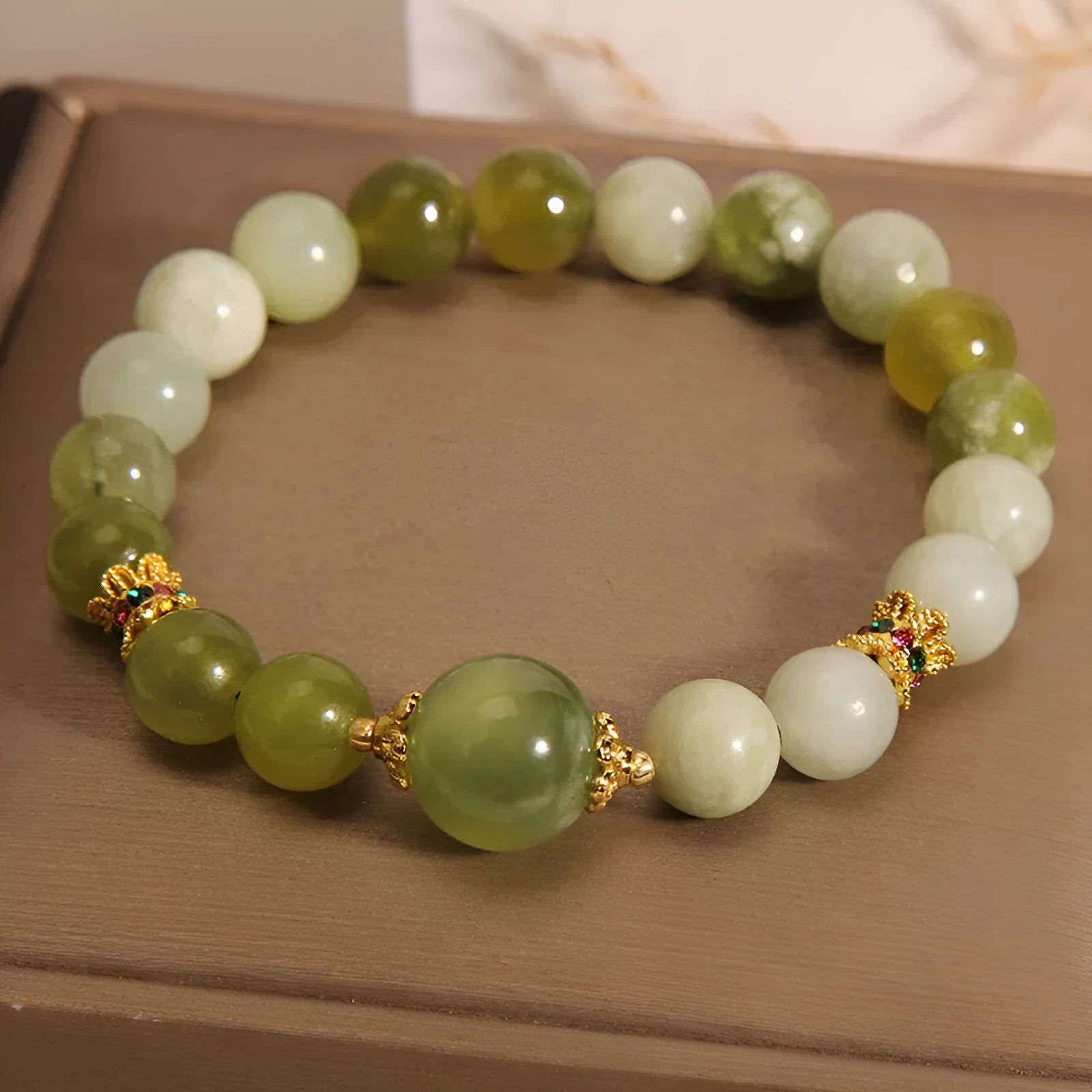 Women's bracelet in Xiuyan jade green with sweet Mori style original design