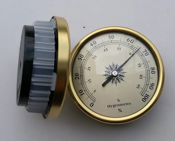 Analogue dial thermometer and hygrometer with aluminium ring for indoor outdoor use