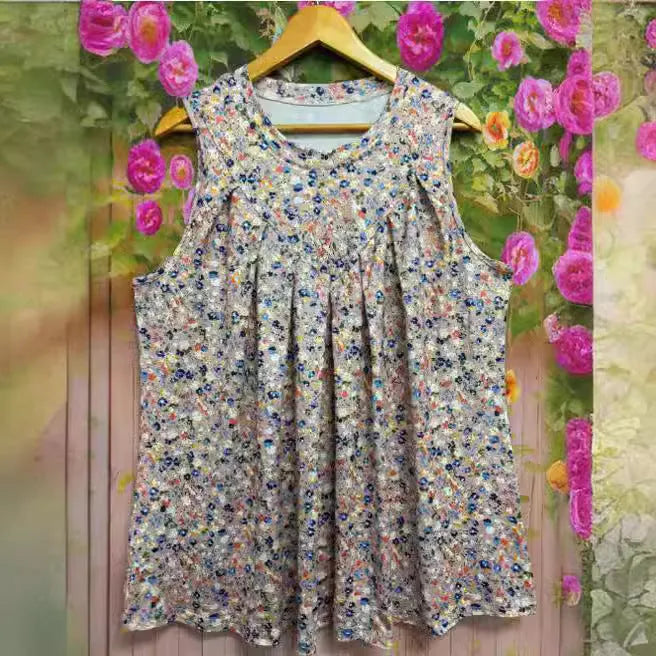 Women's plus size floral print sleeveless vest in loose fit with round neck