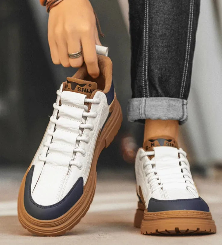 Summer platform casual sneakers in black and white with thick rubber sole