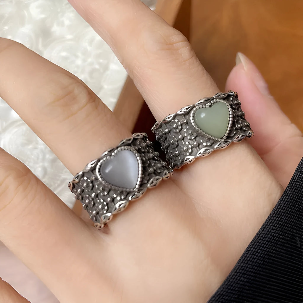 Adjustable opening retro heart ring in white copper plated silver with green and white colour options