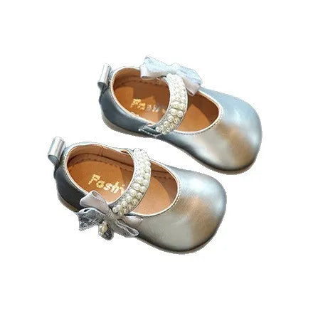 Princess square mouth pumps for toddler girls, non-slip synthetic leather bow shoes in beige and silver