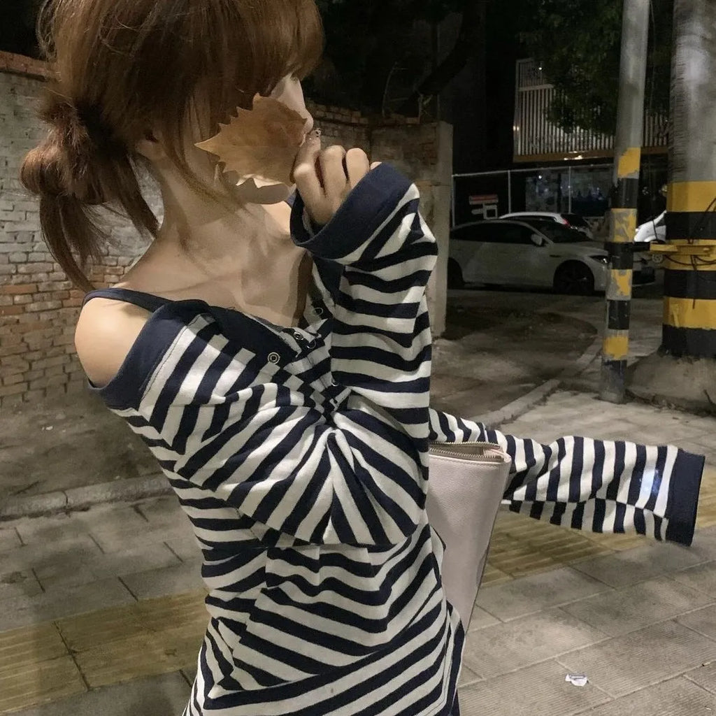 Dark blue Korean-style oversized women's t-shirt with embroidery details and long sleeves