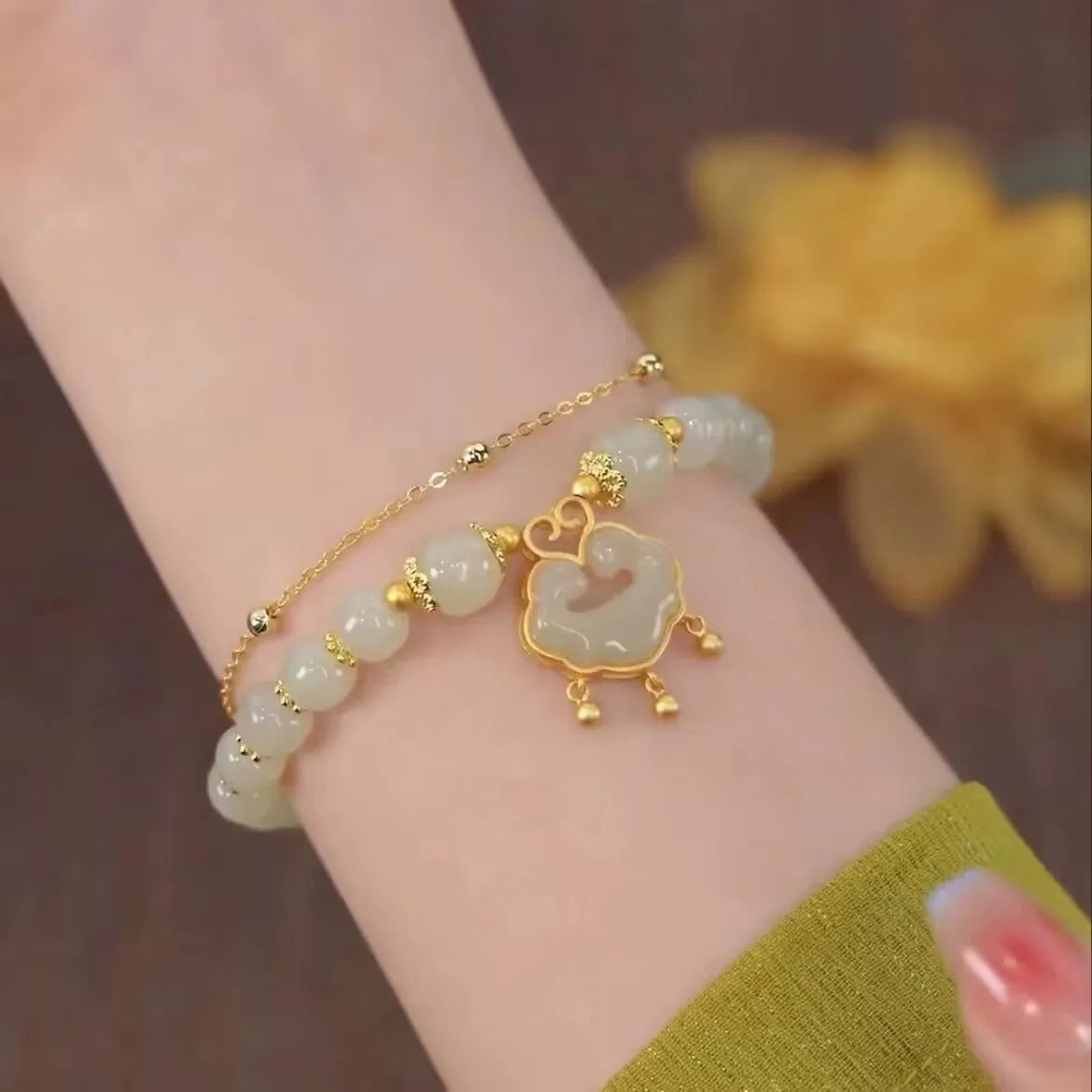 Green Xiangyun lock double-layer safety pendant bracelet with electroplated finish