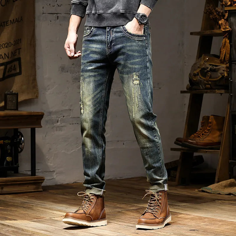 Men's skinny fit jeans in retro colour with zip fly opening and stretch cotton denim fabric