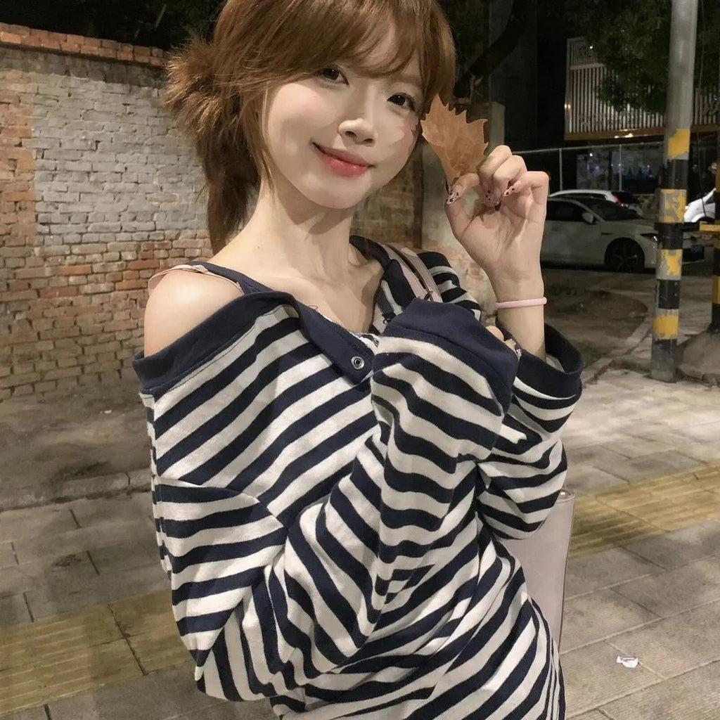 Dark blue Korean-style oversized women's t-shirt with embroidery details and long sleeves