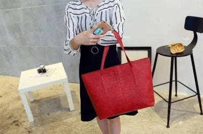 European style simple fashion shoulder bag handbag in black and grey for spring summer 2021