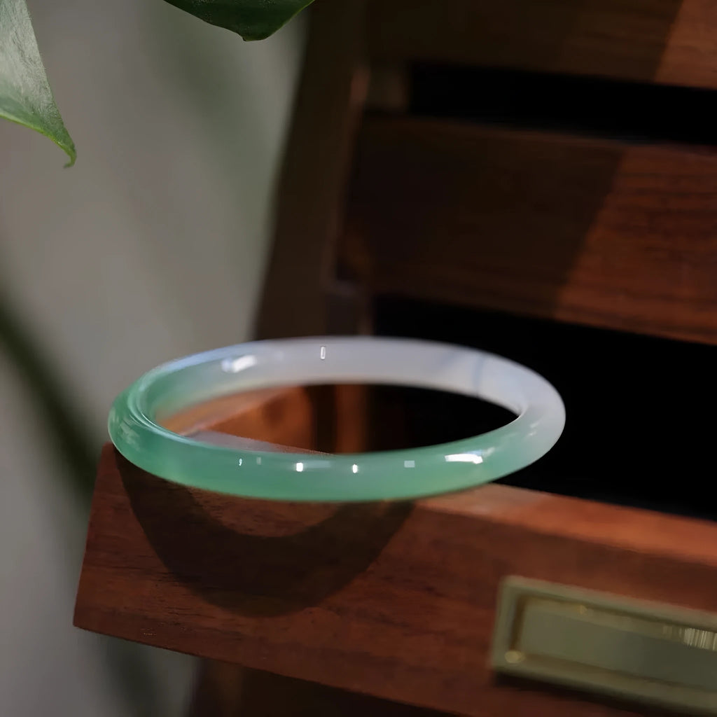 Chalcedony jade bracelet with natural semi-mountain semi-water Misty Rain pattern