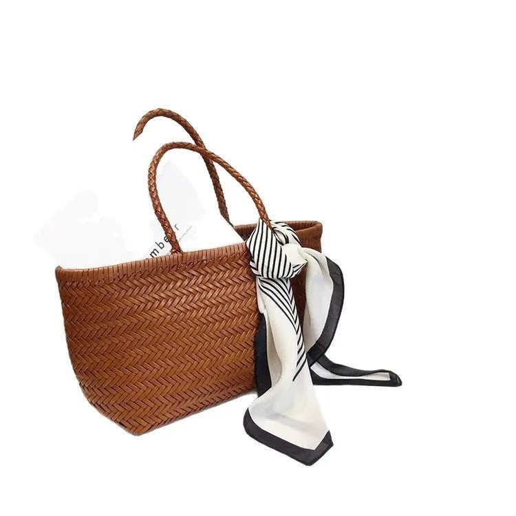 Niche leather seaside vacation handbag in genuine leather bucket shape, large size 40x22x15cm, coffee colour