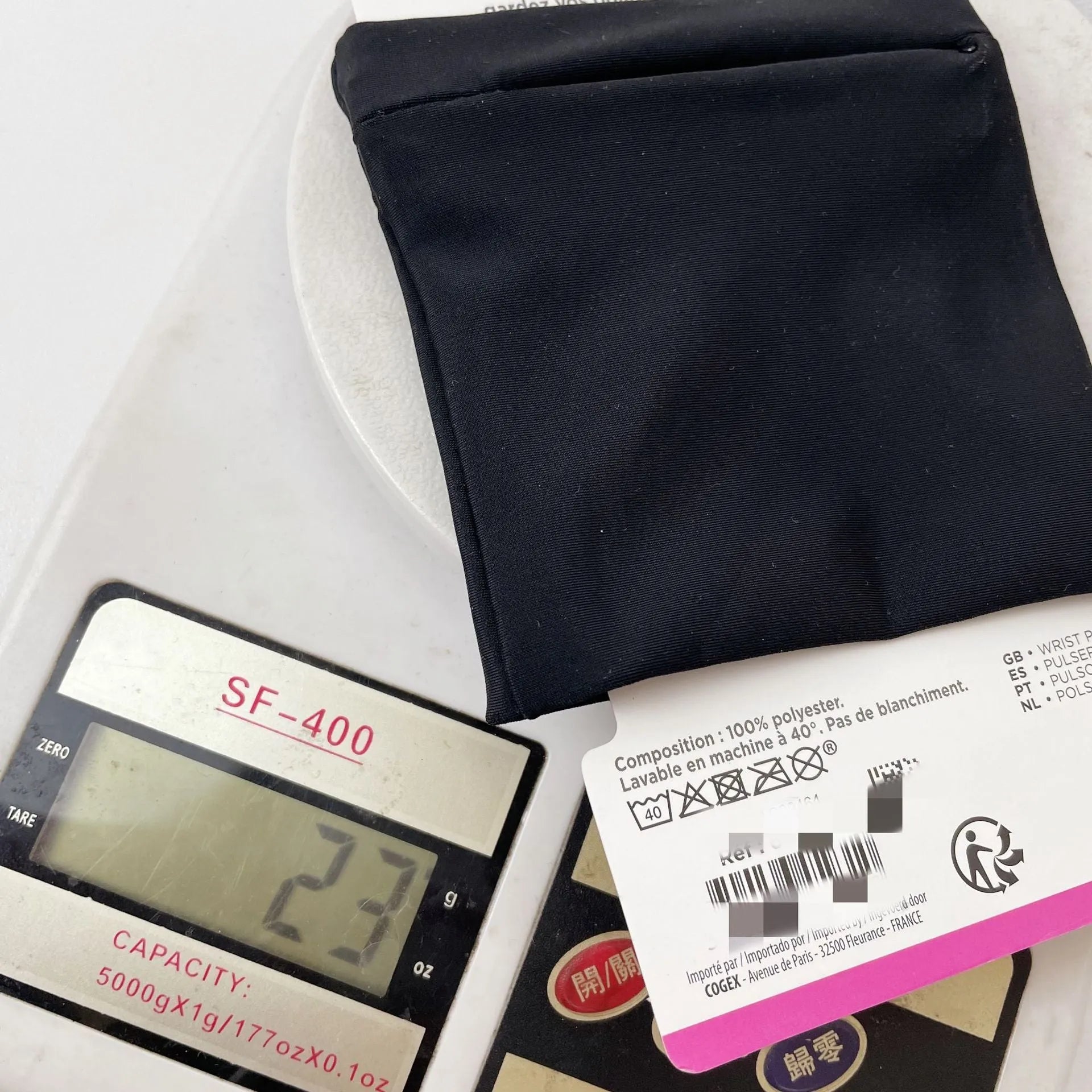 Wrist bag armband measuring 10cm by 10.5cm for mobile phones during camping and fitness activities