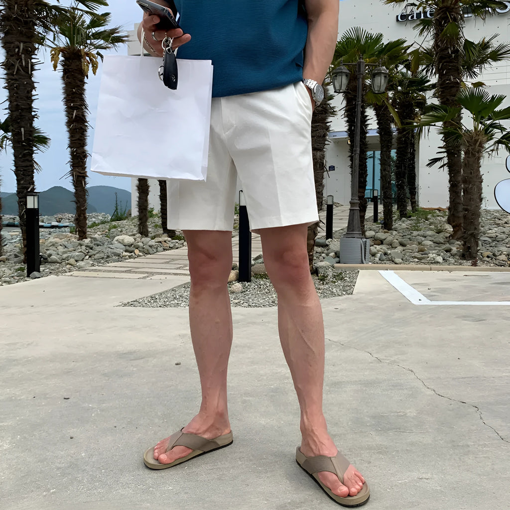 Men's loose straight casual shorts in solid colours with polyester construction