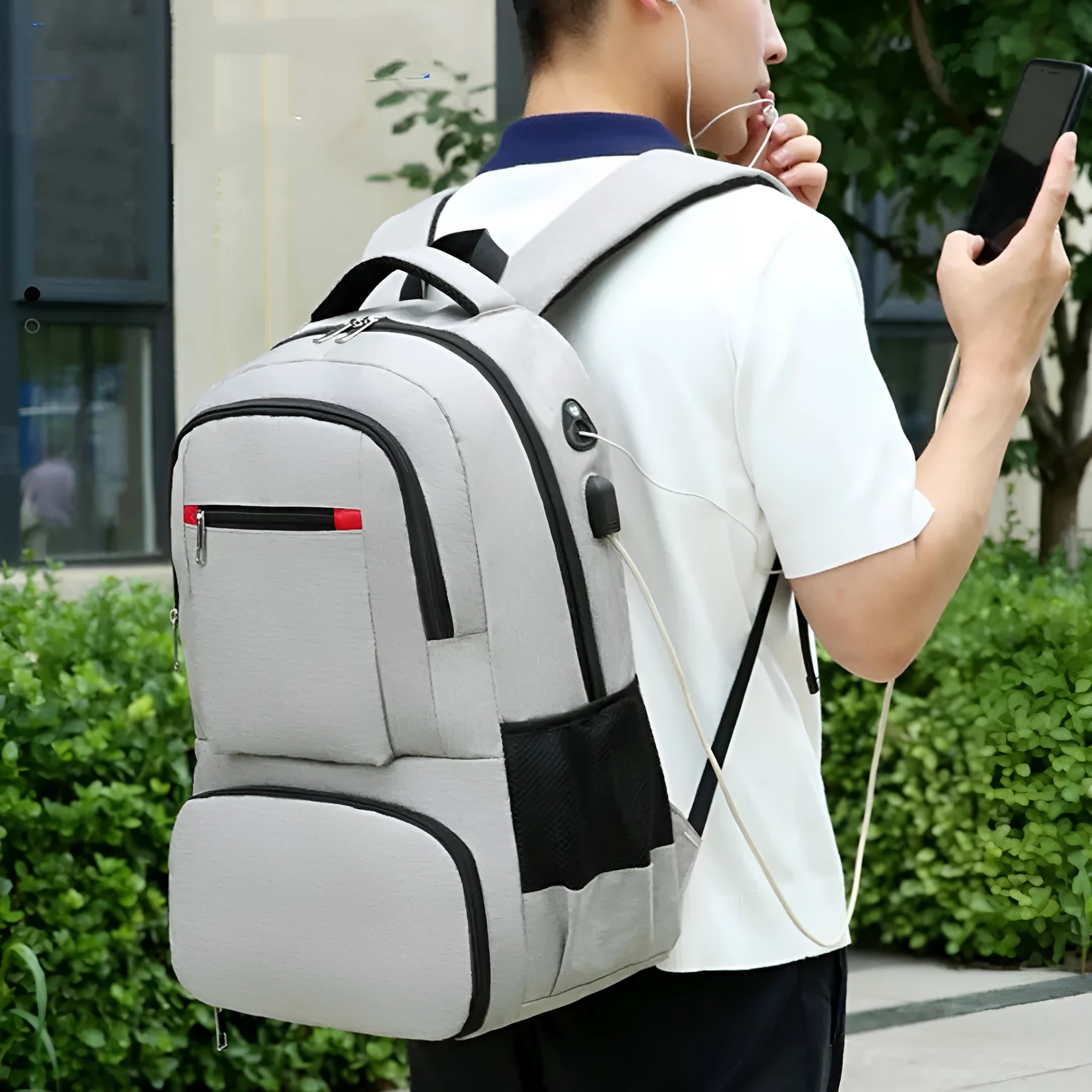 Insulated Oxford cloth picnic backpack showing curved shoulder straps and dry wet separation compartments