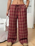 Women's casual trousers with drawstring waist and plaid pockets in red or blue colours