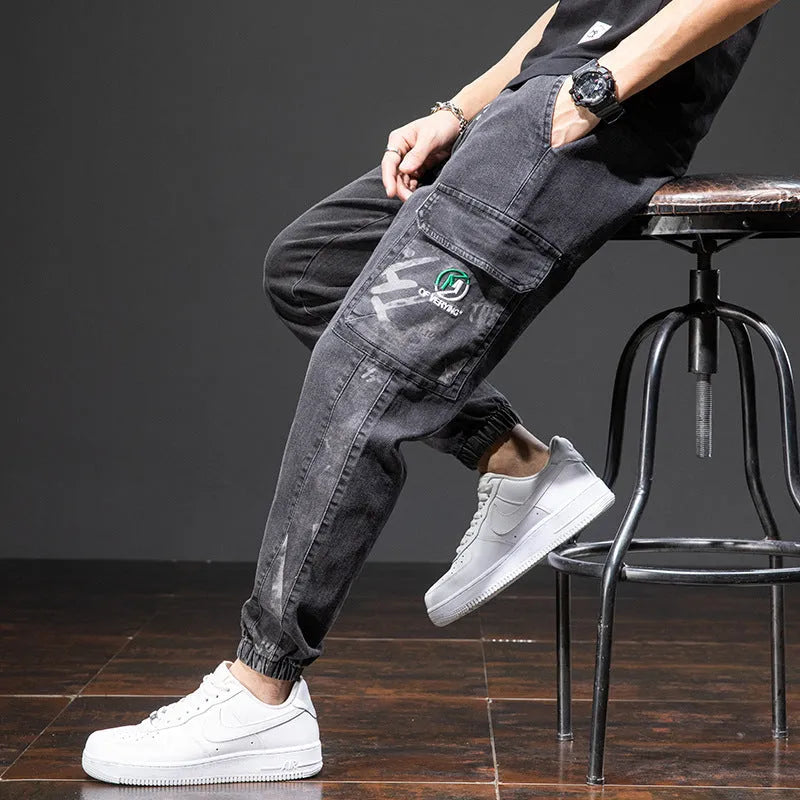 Men's loose cargo casual jeans in cotton fabric with straight leg Korean style design